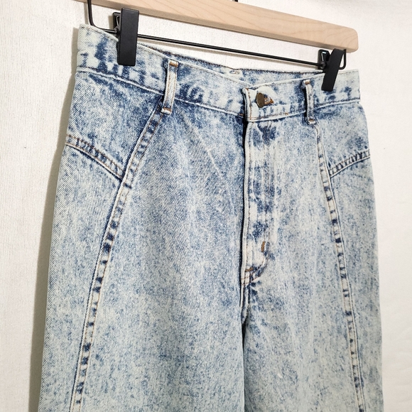 80’s Chic acid wash Bermuda length shorts, size 4 - Picture 3 of 7